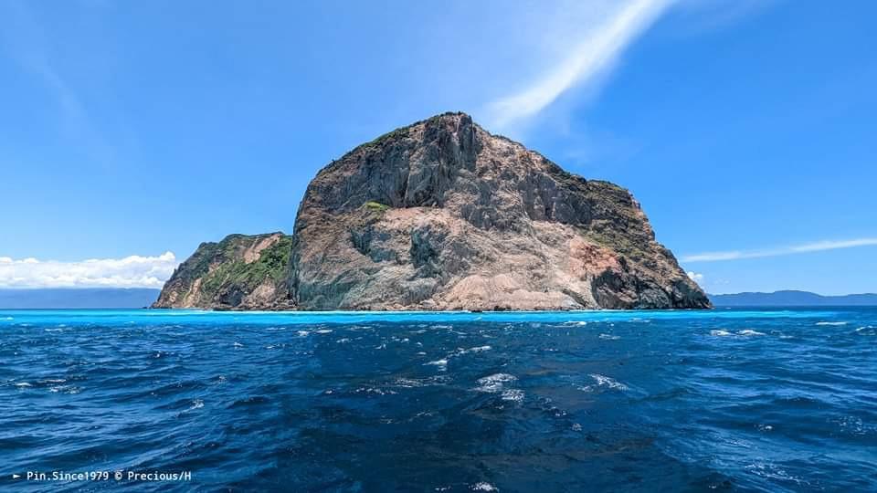 島孤人不孤。龜山嶼登島、海上繞行、賞鯨豚