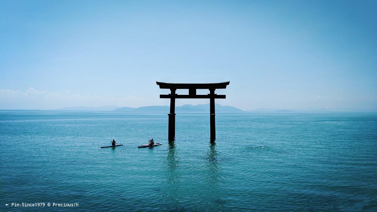 琵琶湖畔。滋賀白鬚神社水中鳥居